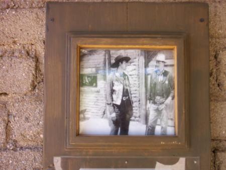 sur se batiment on y trouve une plaque commemorative-on building there one is a plate commemorative